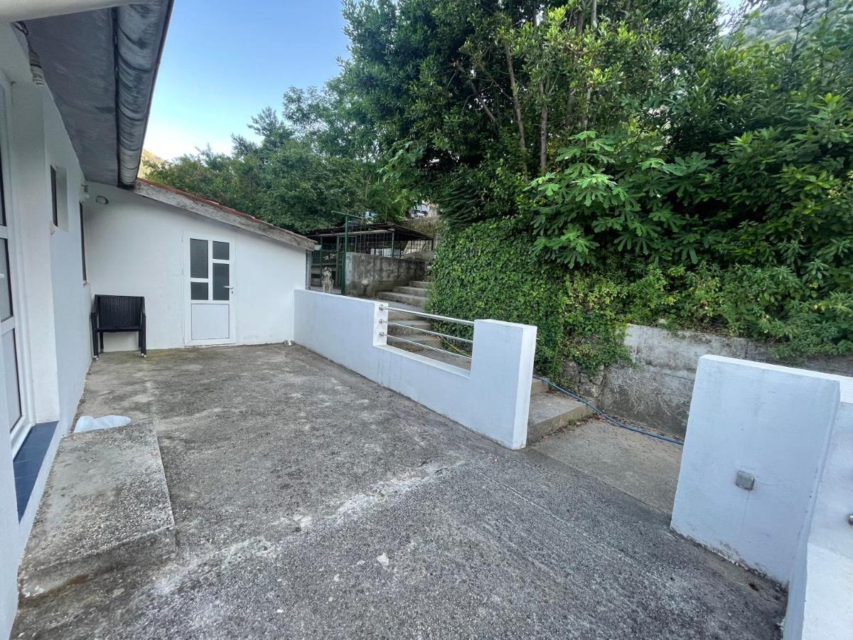 House With Big Terrace And Beautiful Sea View Villa Kotor Exteriör bild