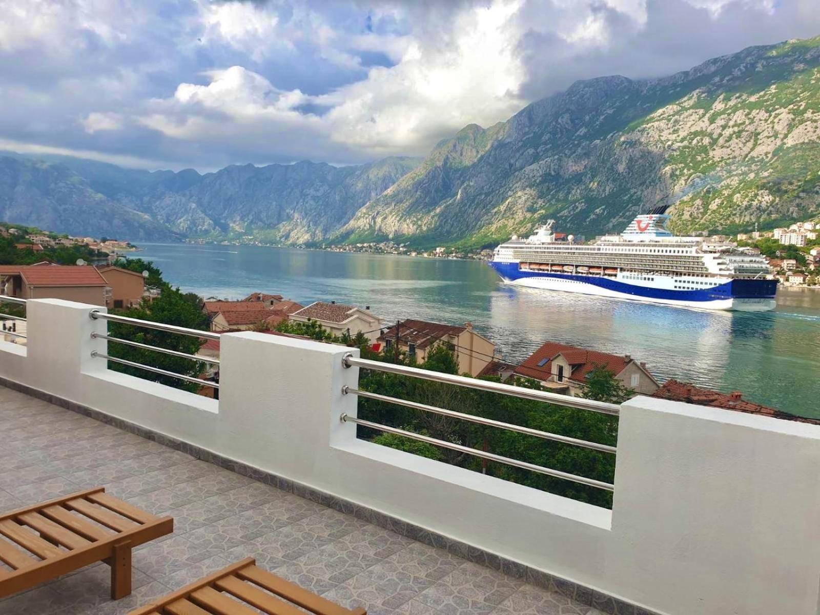 House With Big Terrace And Beautiful Sea View Villa Kotor Exteriör bild