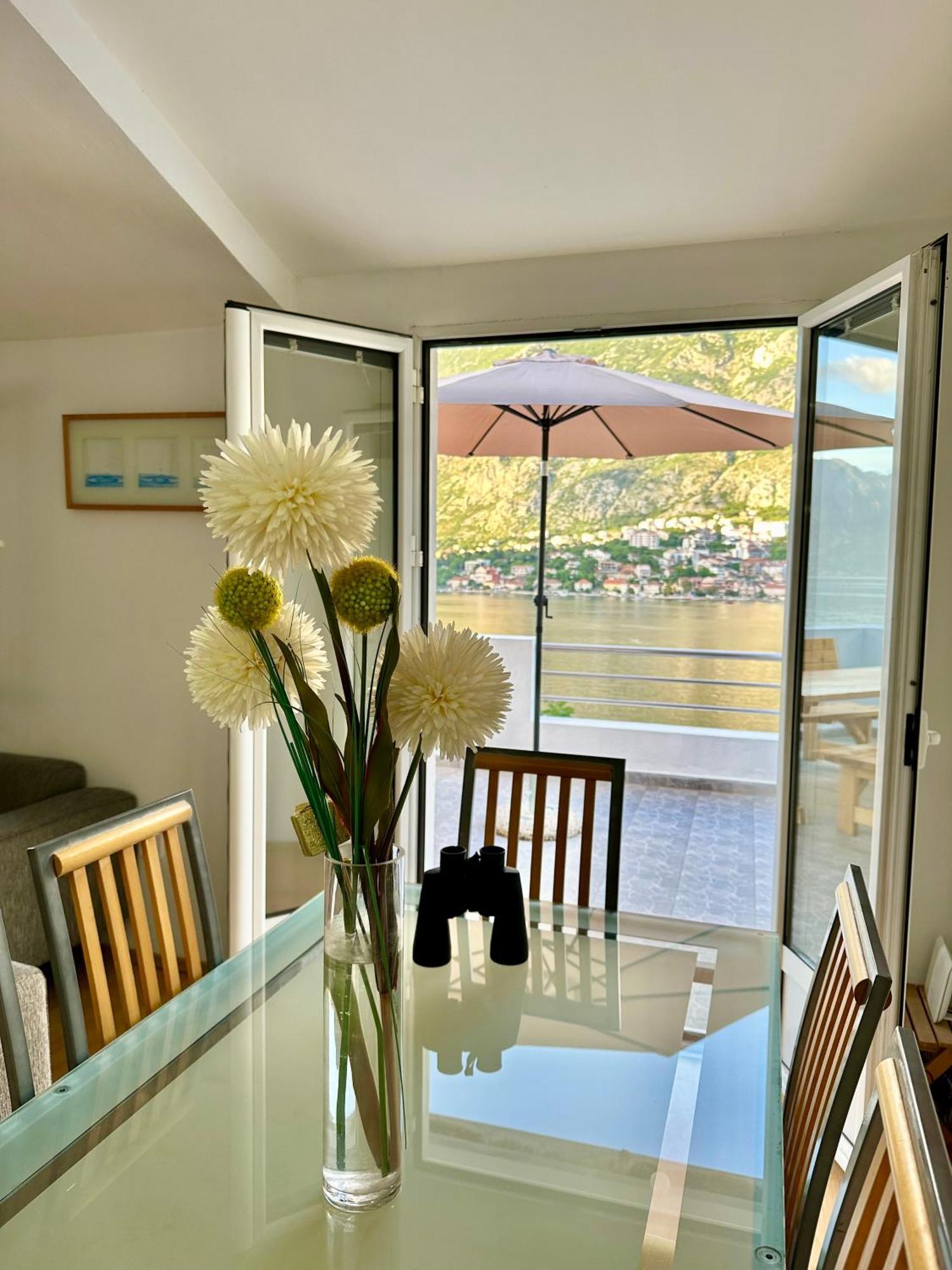 House With Big Terrace And Beautiful Sea View Villa Kotor Exteriör bild