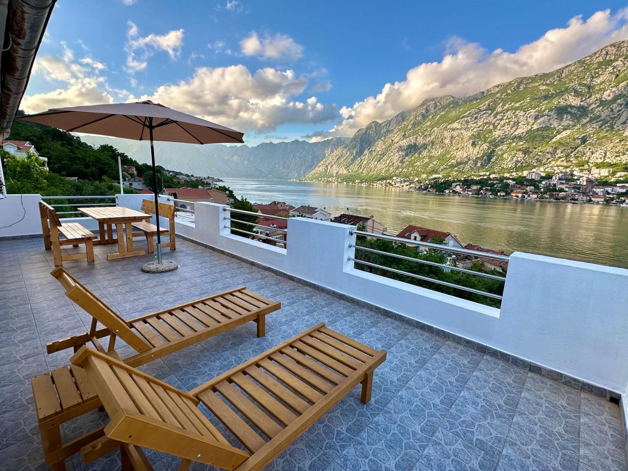 House With Big Terrace And Beautiful Sea View Villa Kotor Exteriör bild