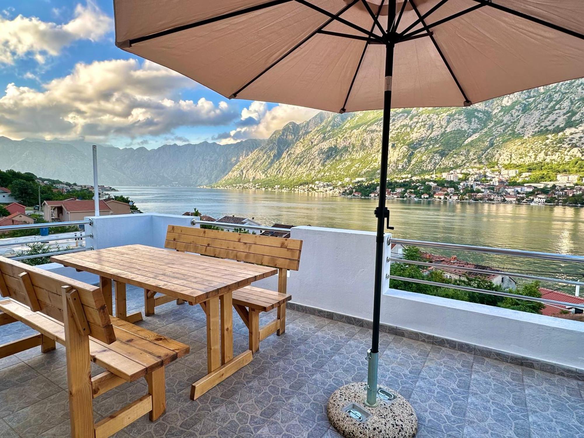 House With Big Terrace And Beautiful Sea View Villa Kotor Exteriör bild