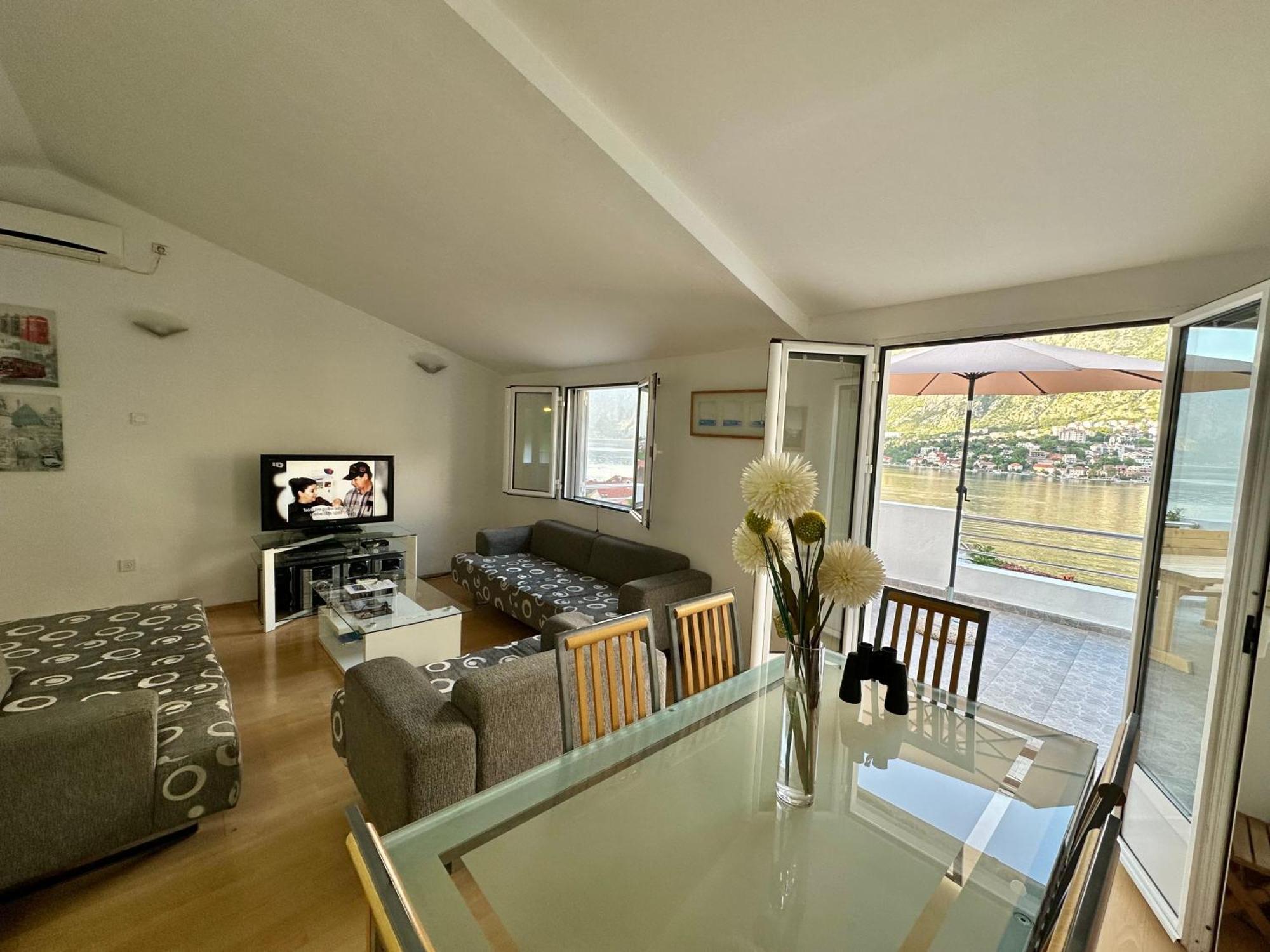 House With Big Terrace And Beautiful Sea View Villa Kotor Exteriör bild