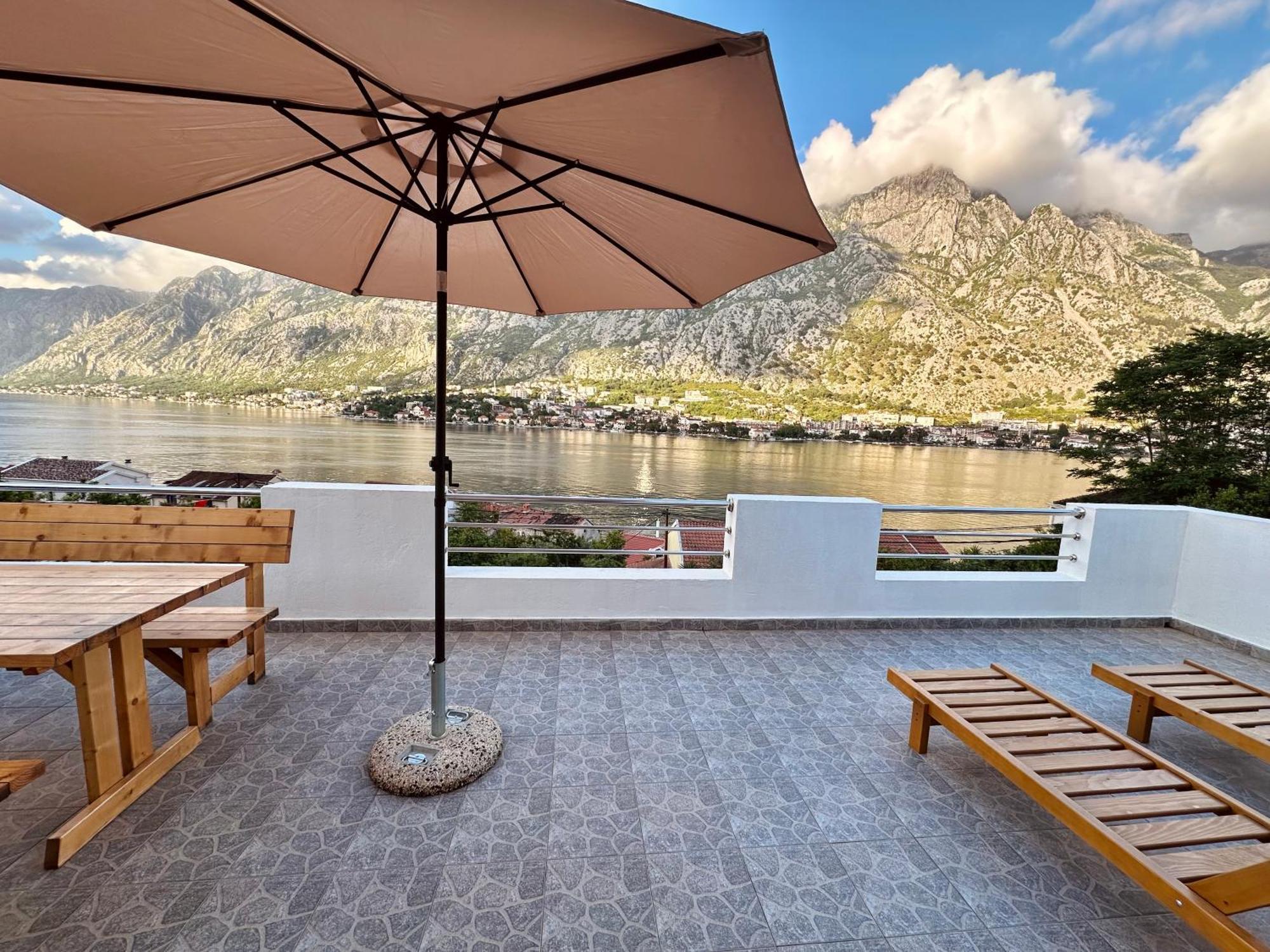 House With Big Terrace And Beautiful Sea View Villa Kotor Exteriör bild