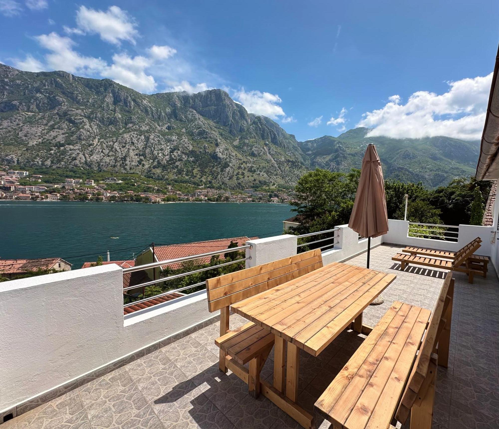 House With Big Terrace And Beautiful Sea View Villa Kotor Exteriör bild